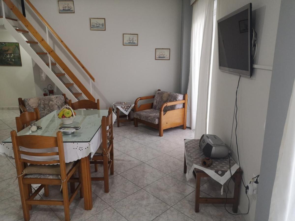 Panos & Antzy Apartments 칼라마타 외부 사진